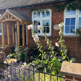 St Catherines Cottage The Old Schoolhouse, hotel in Long Melford