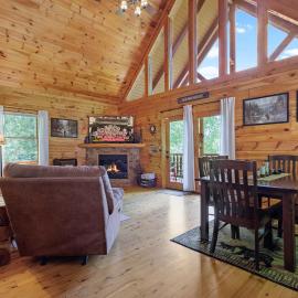 Awesome Escape Cabin - 2 King En Suites & Hot Tub