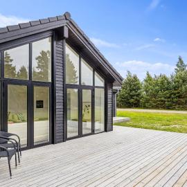 New Inviting Holiday Home Near Beach And Nature, hotel v destinácii Bøtø By