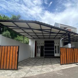 OYO 95348 Kost Baituna Syariah, hotel a Malang