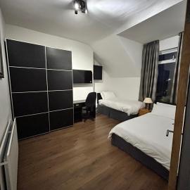 Haven Home 3 bedrooms near Sunderland City Centre Downstairs Shower with Toilet and Upstairs Bath with Toilet TV in each room, hotel in Sunderland