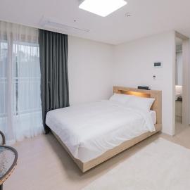 Yangyang Stay Dongsan, hotell i Saetchak