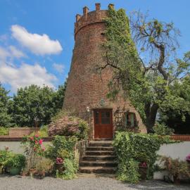 Hadley Park Windmill, hotel in Telford