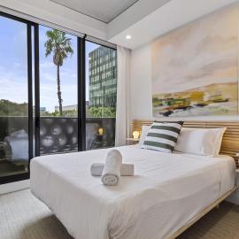 Live Luxe - Stylish Docklands Loft - Free Parking, Pool & Gym、Docklandsのホテル