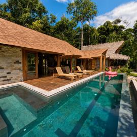 AKUA VILLAS Mentawai, hotel in Pulau Pittojat