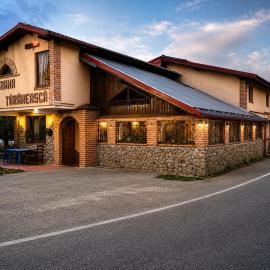 Crama Tărănească, hotel u gradu Tătărani