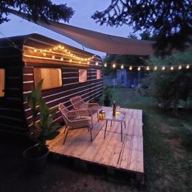 Glamping pod smrkem, hotel in Karlovy Vary