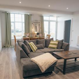 Beach Court, Treaddur Bay Apartments by Guestz