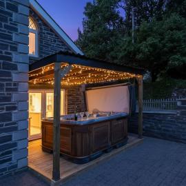 Hot Tub, 3 Bedroom Retreat, Near Snowdon, WIFI, Parking, Sleeps 6 โรงแรมในMorfa Bychan