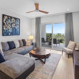 Stunning Oceanview 2 Bed Condo at ONE Cable Beach, hotel v mestu Cable Beach