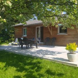 Chalet nature avec grand jardin, hotel in Tence