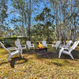 Home Among the Gum Trees - Lovedale. Central to wineries and wedding venues