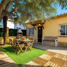 Pleno CENTRO, JARDIN al lado de la PLAYA, WIFI, barbacoa, CLIMA, Hotel in Empuriabrava