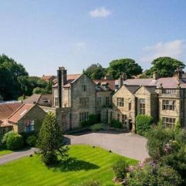 Dunsley Hall Country House Hotel, hotel di Whitby