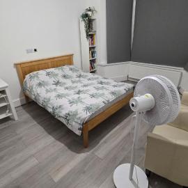 Double Room Ground Floor Edmonton Green, London N9، فندق في إدمونتون