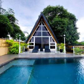 Aya Farm Resort - Cabin 1 with Pool, Hotel in Palauig