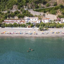 Testa di Monaco - Basic Beach Accommodations, hotel a Capo dʼOrlando