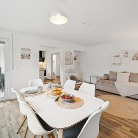 Super gelegene moderne Wohnung mit Garage in der Nähe des Badestrandes