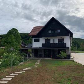 Guesthouse Family Bosnic, hotel in Plitvička Jezera