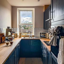 Chapter 9, Modern Haworth Townhouse, 1-Minute Walk to Main Street, hotel i Haworth