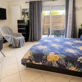 STUDIO Confort Clim 20min Orly-45min Paris Disney, hotel v destinaci Corbeil-Essonnes