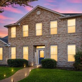 5BD 2 5BA Luxury Retreat with Pool Gym & Games, hotel u gradu DeSoto