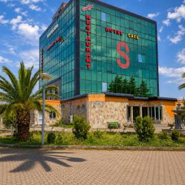 Kveda Simoneti, hotel in Bardubani