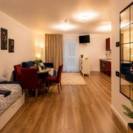 Wise Nest Studio with pool and spa