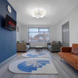 Newcastle 2BR Sleeps 5 2 Parking by Stay With Us, Hotel in Elswick