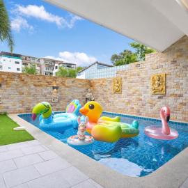 Pool Villa Pattaya Phratumnak C1 - 4 bedroom, hotel in Jomtien Beach