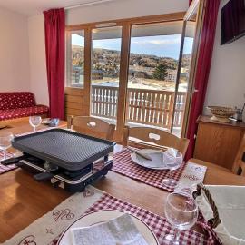 Bright apartment with balcony close to the slopes