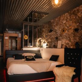 Sweet Loft Grenoble-Love Room avec jacuzzi & sauna, hotel en Grenoble