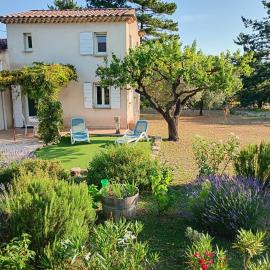 Bastide en Luberon، فندق في اوبيديه