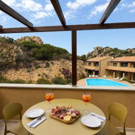 Casa Le Rocce - Pool and sea view in nature, Hotel in Costa Paradiso
