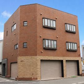 Tokyo Grand House، فندق في Akishima