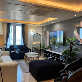 Gold Crest Signature Boutique Apartments With City Views -DHA PHASE 4 LAHORE, hotel in Lahore