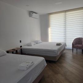 Greenport Plaza De lujo, tipo loft, 4 camas, piscina, jacuzzi, crucitas mejor sector, cerca de todo, hotel v destinácii Machala