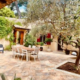 Le patio Provençal-Maison avec cour privée, hotel i Nîmes