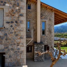Ocazzia of Parnassos, hotel u gradu Polidrosos