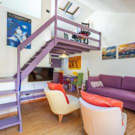 Hostdomus - Purple Apartment