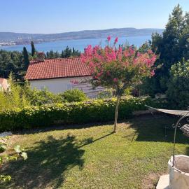 Garden View Apartments, hotel em Ankaran