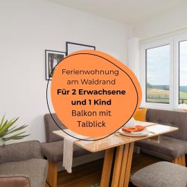 Ferienwohnung am Waldrand mit Panoramablick | Balkon | 2 Personen + 1 Kleinkind, хотел в Glatten