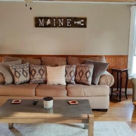 The Maine Getaway located near town beach and downtown، فندق في Winthrop