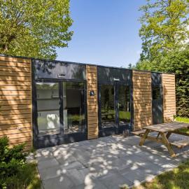 Cube I stijlvol en licht 4 persoons chalet, ξενοδοχείο σε Zennewijnen