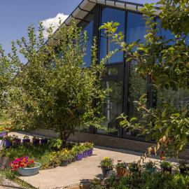 FlowerHouse, hotel in Karakol