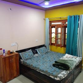 Bhandari homestay rudranath treck, hotel v destinácii Gopeshwar