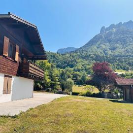 Chalet Bluffy - near la Clusaz and Lac Annecy, hotel in Bluffy