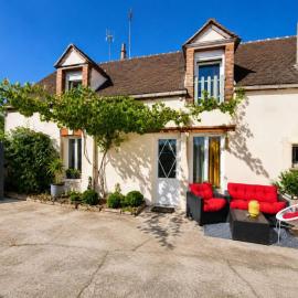 Maison charmante à Cepoy près du lac