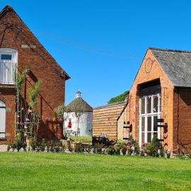 The historic estate Hayloft with Malvern Hills views, hotel in Colwall