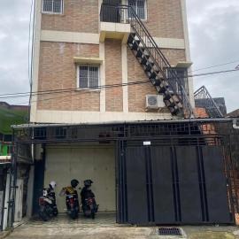 Kost Indra Yoga Fahrezi, hotel in Domine Eduard Osok Airport
